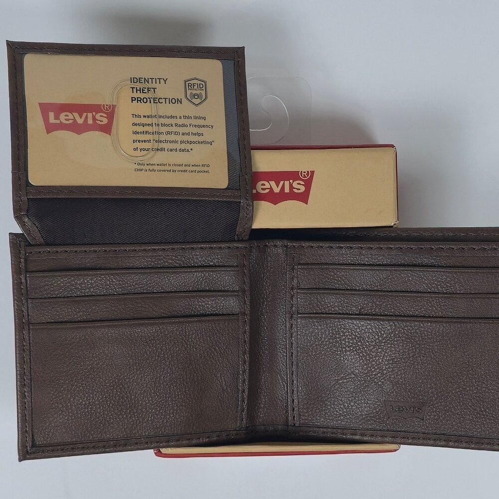 Levi's® Men's Bifold Wallet - Classic Brown - Picture 4 of 5